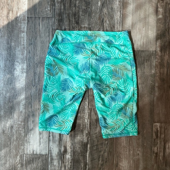 Tropical Leaf Print Sunwear Shorts with UPF 50+ Size Medium - Picture 5 of 7